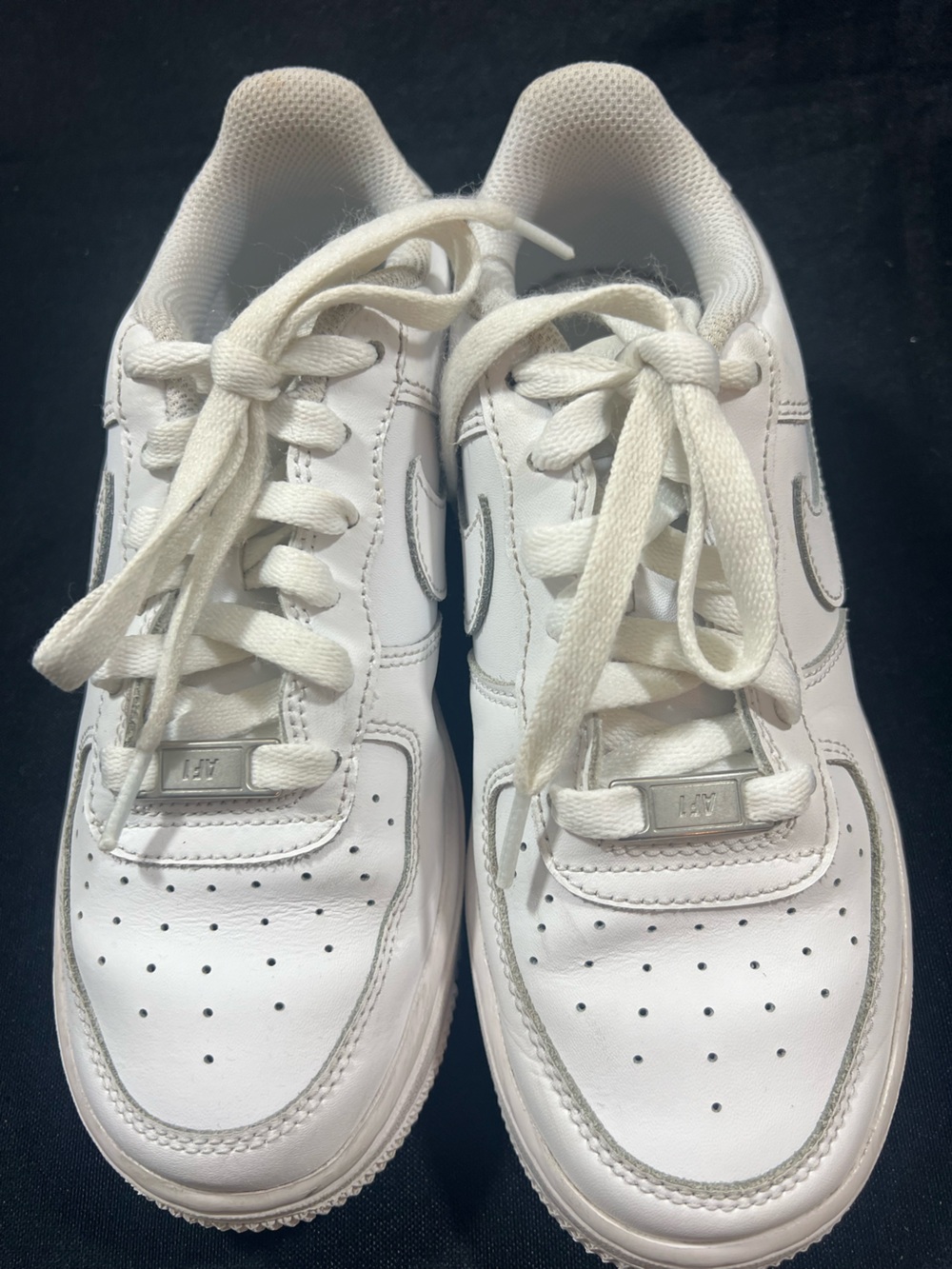 Nike White Kids Sneakers with Metallic Swoosh